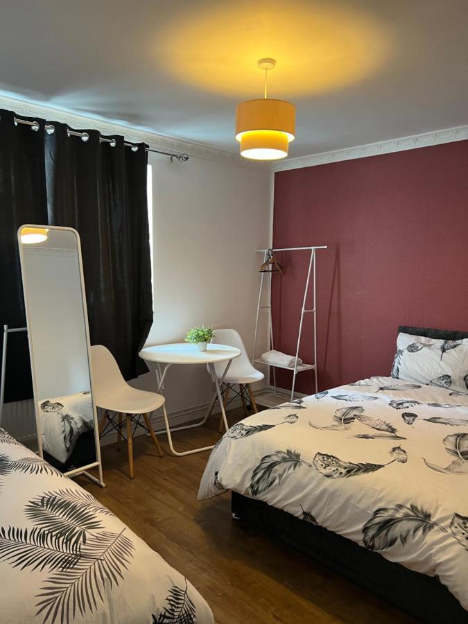 Private Room With Two Beds Near Central ลอนดอน ภายนอก รูปภาพ